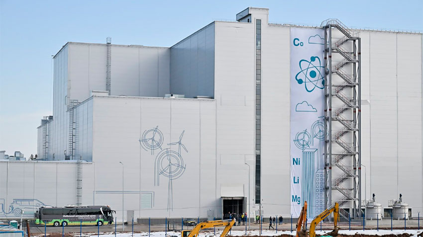 Мэр Сергей Собянин обещал открыть в Москве в 2026 году два завода по производству аккумуляторных батарей