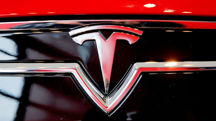 Тесла отзывает 12 тысяч электромобилей из-за ложных срабатываний автопилота