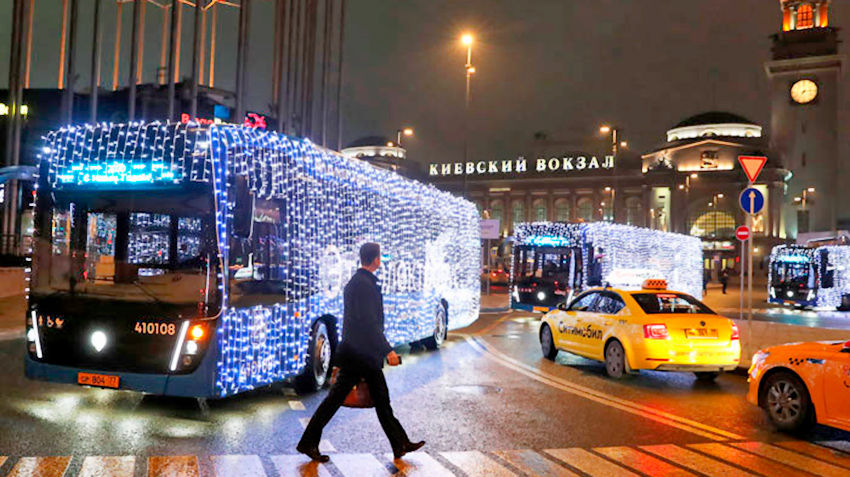 ГИБДД столицы назначило водителей крайними за световое оформление электробусов