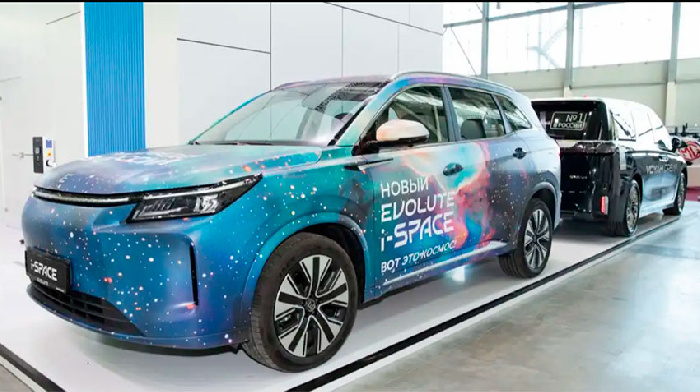 Российский рестайлинговый гибридный кроссовер EVOLUTE i-SPACE представляют на выставке «ИННОПРОМ 2025»   