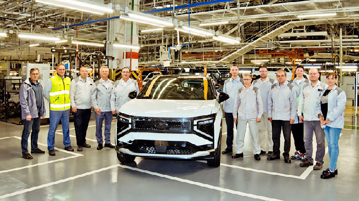 ВАЗ собрал на главном конвейере предсерийный кроссовер LADA Azimut