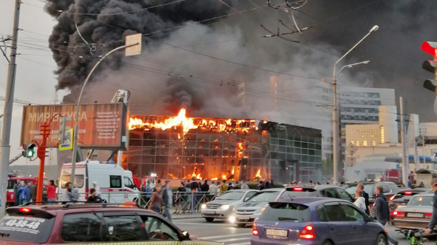 Кемерово снова отметилось большим пожаром, на этот раз – автосалона
