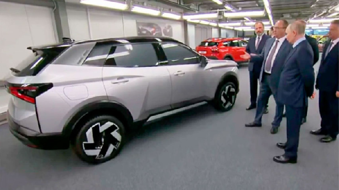 ВАЗ представит 18 июня свой первый кроссовер LADA на форуме ПМЭФ 2025