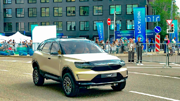 Российский электрокроссовер Voyt SUV впервые показали в движении «Московском транспортном электрофестивале – 2026»