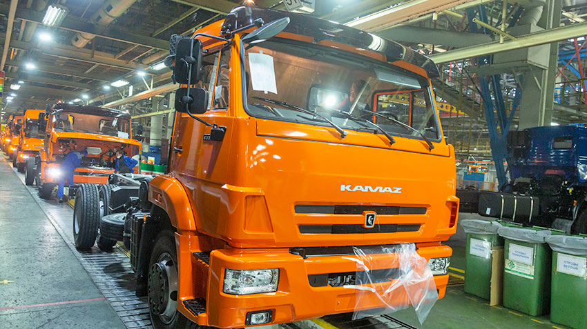 КАМАЗ отбивается от санкций упрощением грузовиков и локализацией