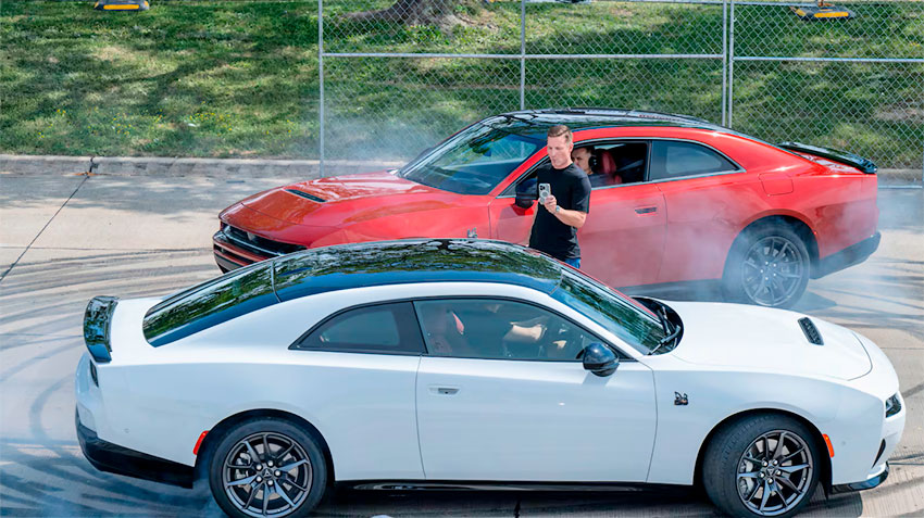 На культовый Dodge Charger вернули бензиновые ДВС