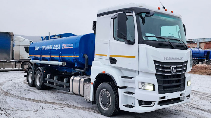 КАМАЗ показал новую водовозку на шасси 6х2 поколения K5