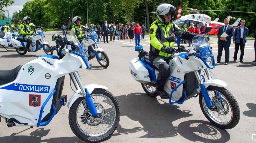 Московская полиция получила электробайки и электромобили