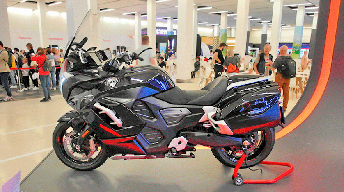 Российский представительский бренд AURUS готов предложить на гражданский рынок модели Merlon и Arsenal