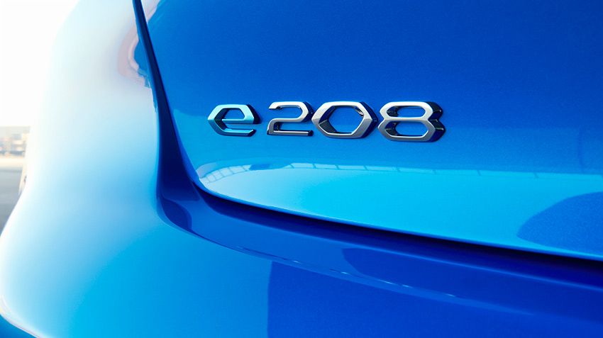 Новое поколение хэтчбека Peugeot 208 показали сразу как электромобиль 