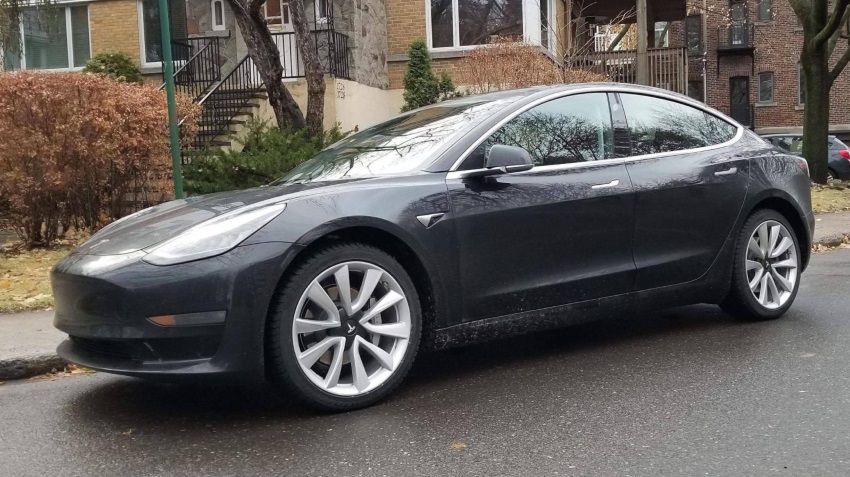 Tesla Model 3 смогла проехать почти 1 000 км и сломалась