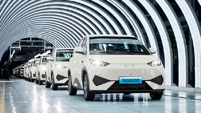 BYD продал миллионный электромобиль Seagull
