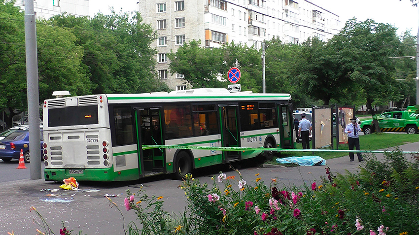 Московский автобус задавил человека на остановке в Люблино