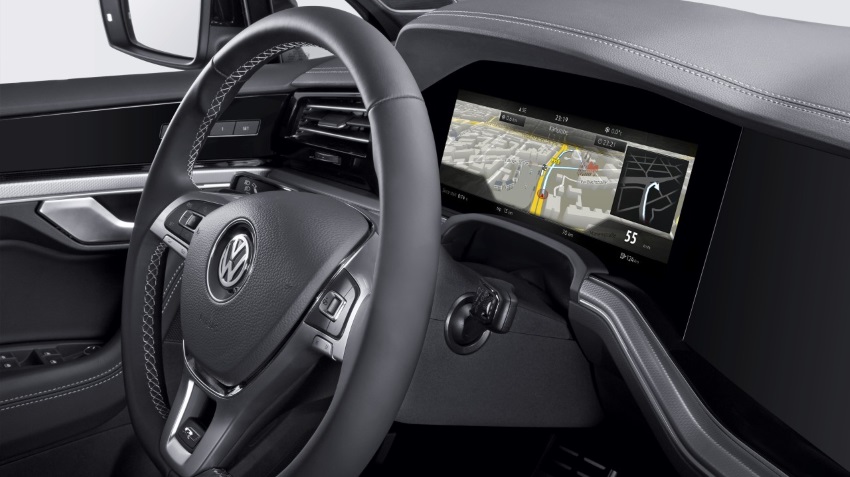 Bosch представила изогнутый дисплей для автомобилей