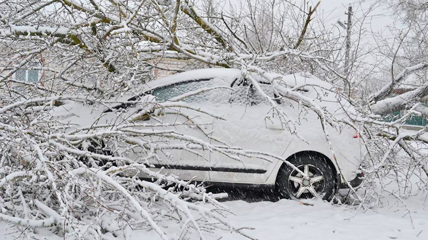 Лучшая защита от повреждений автомобиля при снегопадах и гололеде – страховой полис каско