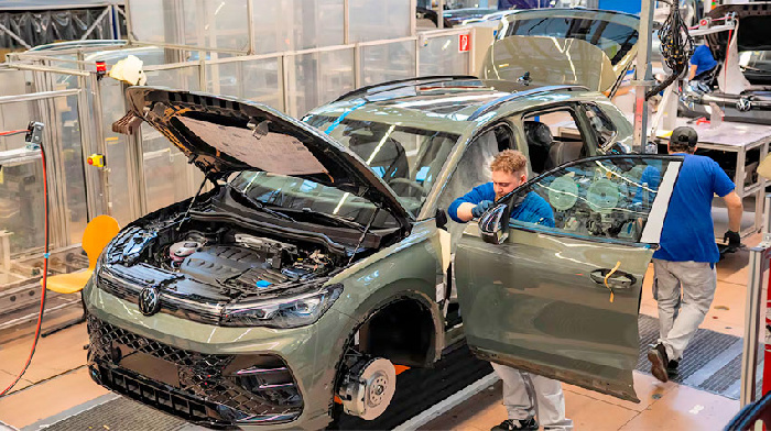 Немецкий автопром из-за затянувшейся рецессии избавляется от десятков тысяч лишних рабочих мест