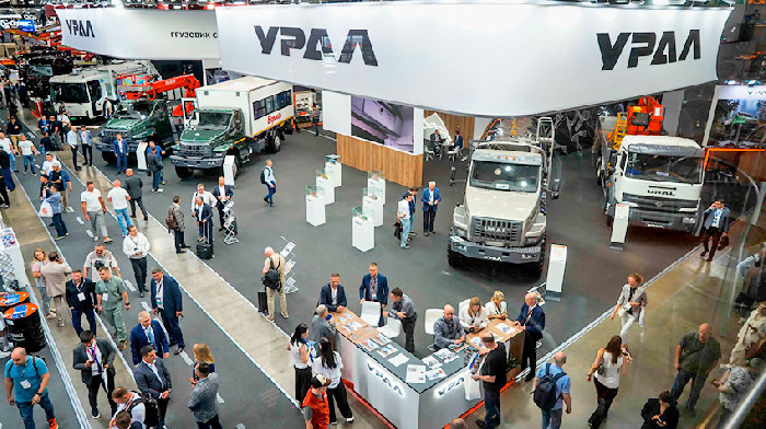 На COMvex 2025 «Урал-80» предстал в виде автогидроподъемника и вахтовки «Берлога»