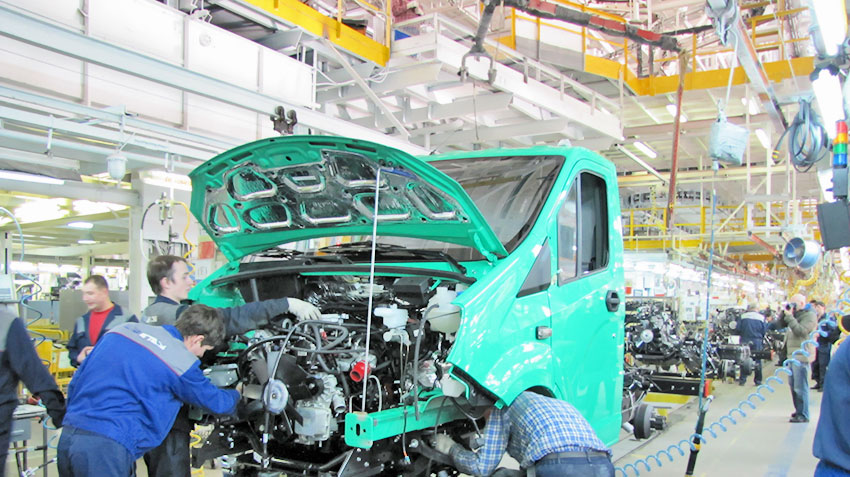 ГАЗ уже неделю вынужден гнать некомплектные машины из-за проблем с поставками полупроводников
