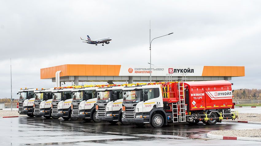 В «Шереметьево» показали линейку топливозаправщиков Scania