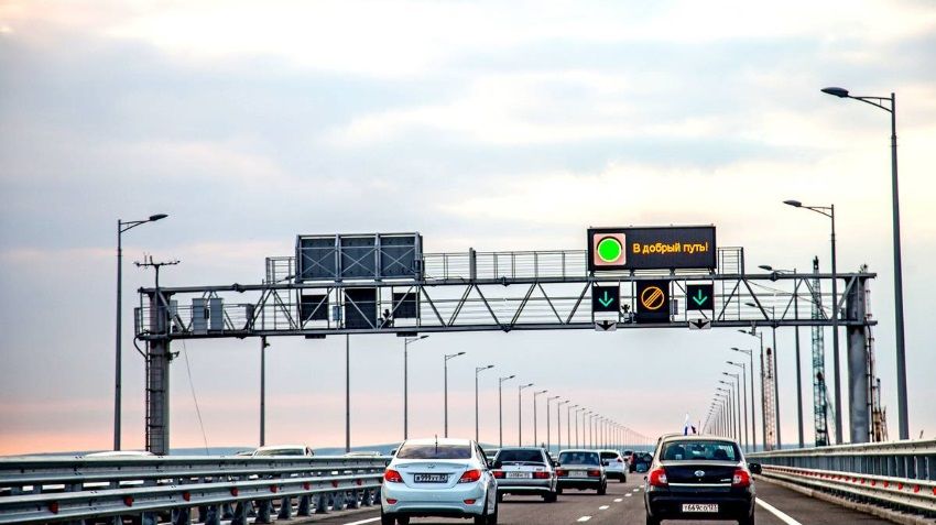 За 12 часов работы Крымский мост побил рекорд паромной переправы