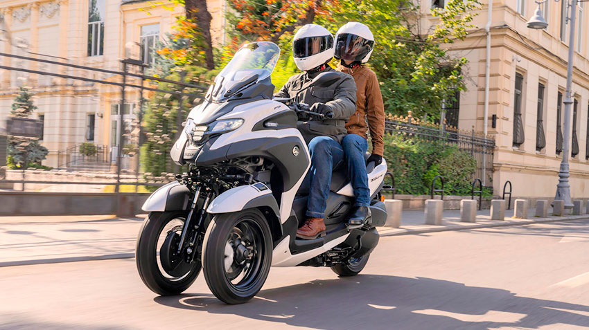 Yamaha Tricity 300 – первый в мире серийный скутер с подушкой безопасности