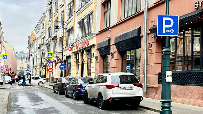 Москве с октября еще добавили платных парковок