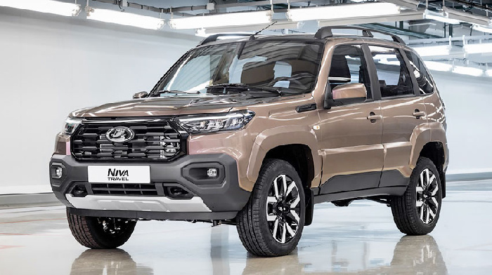 ВАЗ показал на ПМЭФ-2025 рестайлинговую Niva Travel с новым мотором
