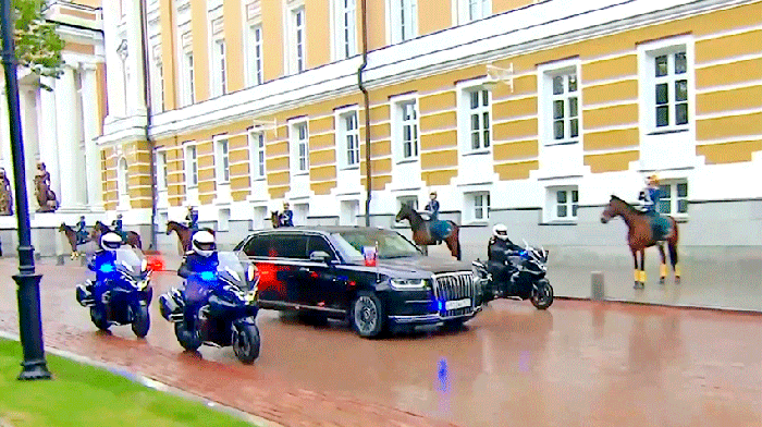 На инаугурации президента Путина были задействованы первые девять эскортных электромотоциклов AURUS Merlon