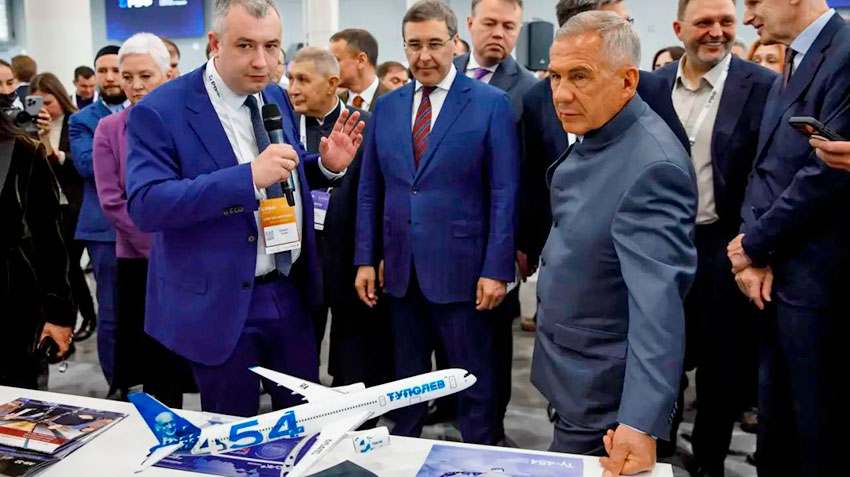 На Российском венчурном форуме в Казани были представлены проекты перспективных лайнеров МС-21-500 и Ту-454  с дальностью полета 9000 и 15 000 км