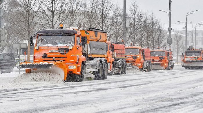 Московские городские службы борются с последствия нового сильного снегопада
