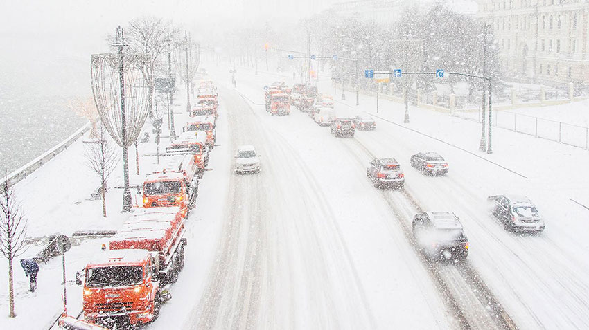 В Москве все городские службы задействованы на ликвидации последствий рекордного снегопада «Валли»