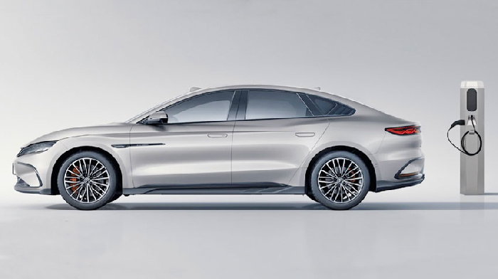 BYD планирует начать использование твердотельных и натрий-ионных аккумуляторов в 2027 году