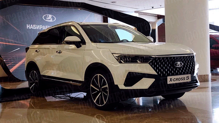 ВАЗ представил в Сочи кроссовер LADA X-cross 5 для завода «ЛАДА Санкт-Петербург» 