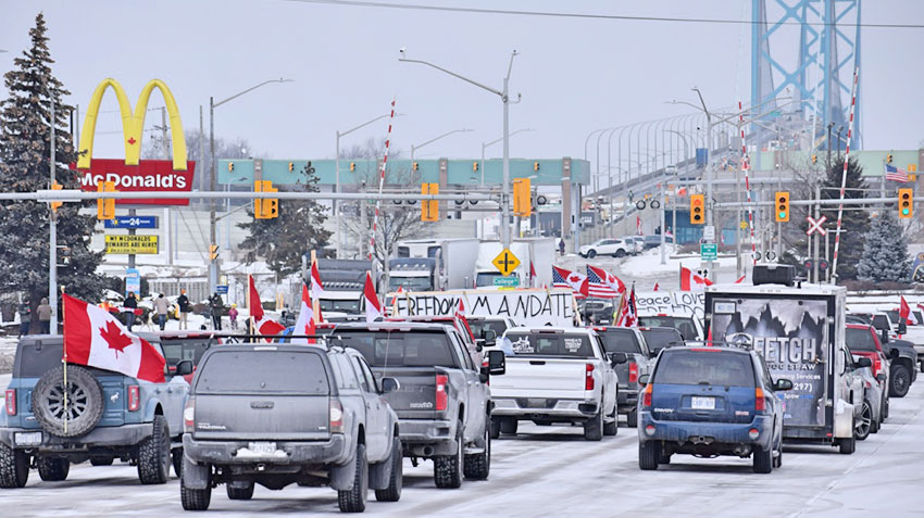 Антипрививочная забастовка канадских дальнобойщиков может прервать цепочки поставок североамериканского автопрома