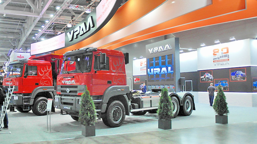 АЗ «Урал» презентовал на ComTrans 2021 обновленную гамму бескапотных грузовиков 6х4