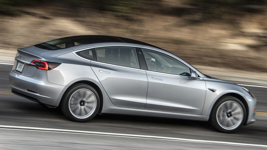Tesla Model 3 стала самым популярным автомобилем в классе
