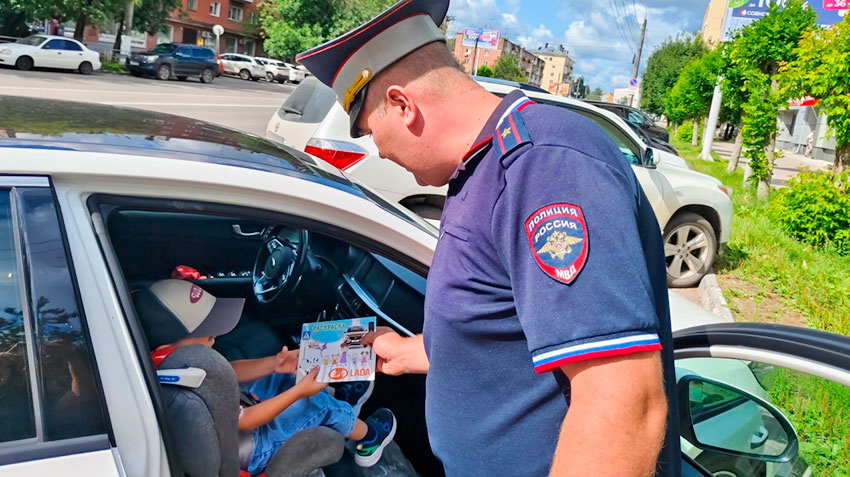 С 1 сентября 2025 года в России подтверждены требования по перевозке детей исключительно в автокреслах