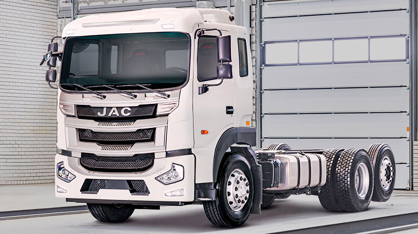 «Джак Автомобиль» совместно с «АВМАтех» показали 20-тонное шасси JAC N200 с третьей поворотной осью