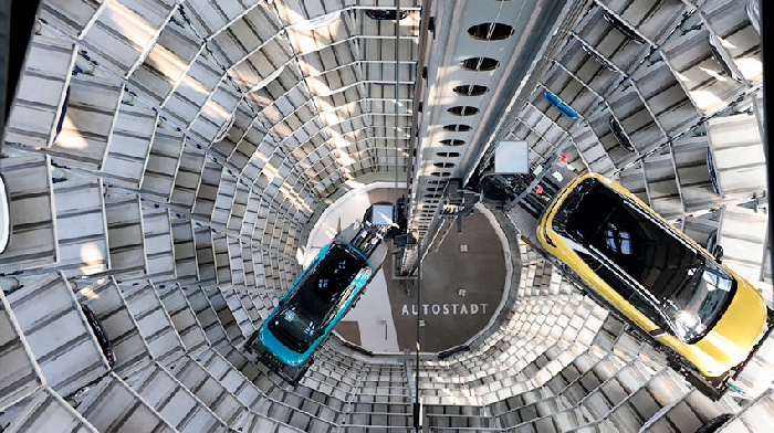 Титаны автомобилестроения замышляют свержение Илона Маска с электрического Олимпа