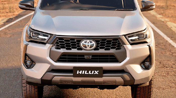 Пикап Toyota Hilux после рестайлинга стал «мягким» гибридом 