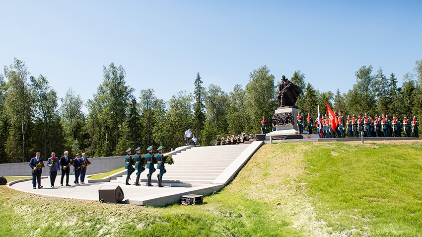 Память павших в Мясном бору воинов увековечили на скоростной автомагистрали Москва–Санкт-Петербург 