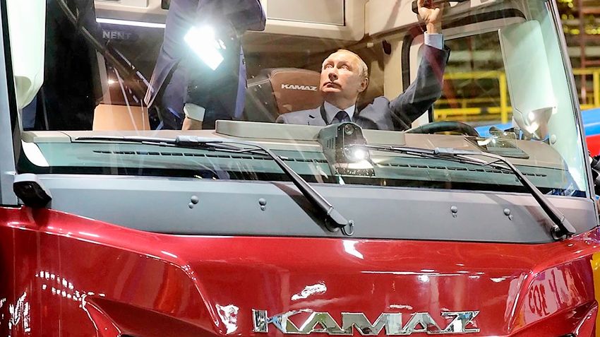 Владимиру Путину показали будущий КАМАЗ CONTINENT