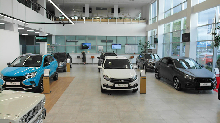 Российский рынок новых легковых автомобилей рухнул в 4 раза по данным июля