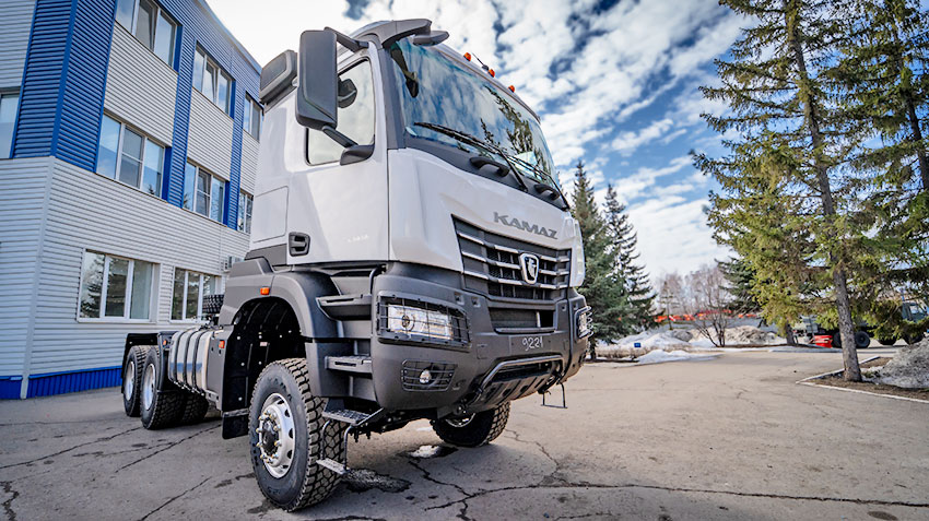 В Казани показали седельный тягач КАМАЗ-65956 грузоподъемностью 108 тонн