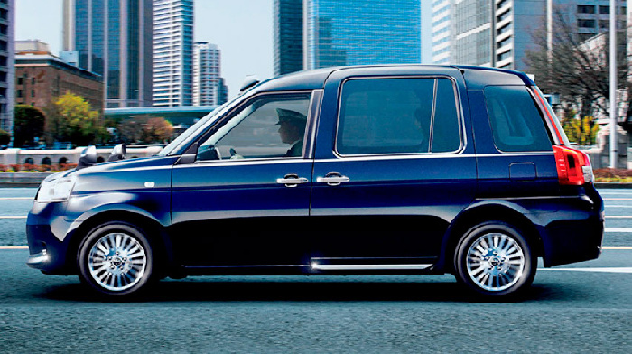 Toyota подновила гибридный газовый кэб JPN Taxi