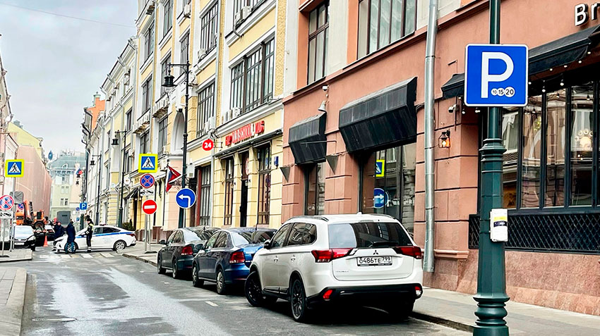 Москве с октября еще добавили платных парковок