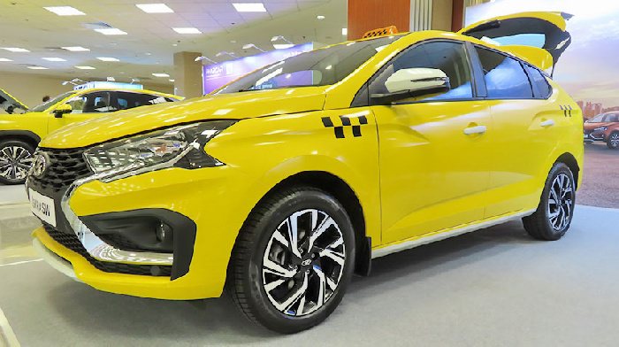 ВАЗ представил на МЕФТ-2025 замену иномаркам-такси в виде LADA Iskra и Aura