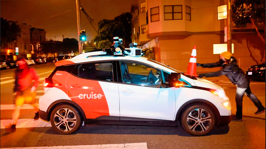 В Сан-Франциско разворачивается «конинг-война» активистов Safe Street Rebel с беспилотными автомобилями