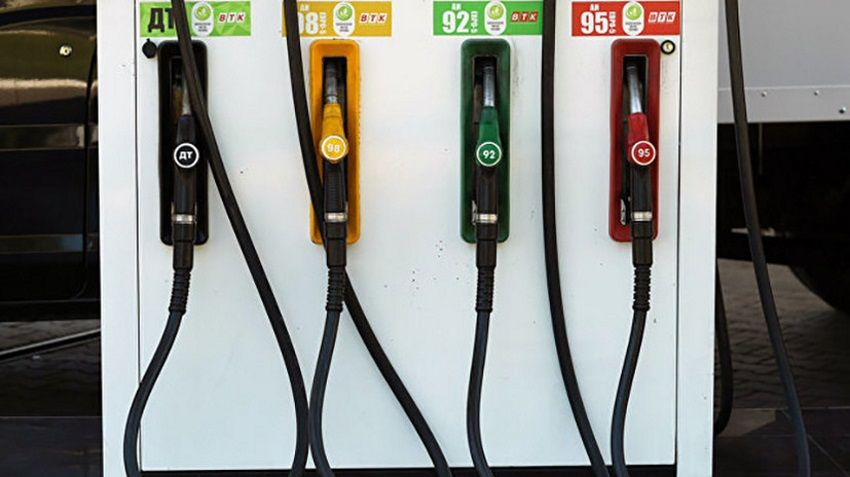 Средняя стоимость бензина превысила 42 рубля