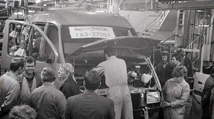Исполнилось 30 лет автомобилю ГАЗ-2705 – самому популярному развозному фургону России